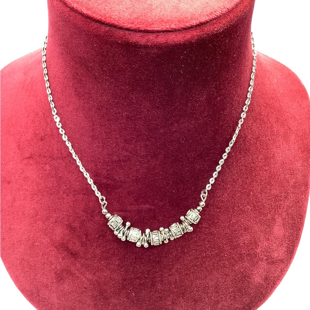Silver Tone Twirl Bead Necklace
